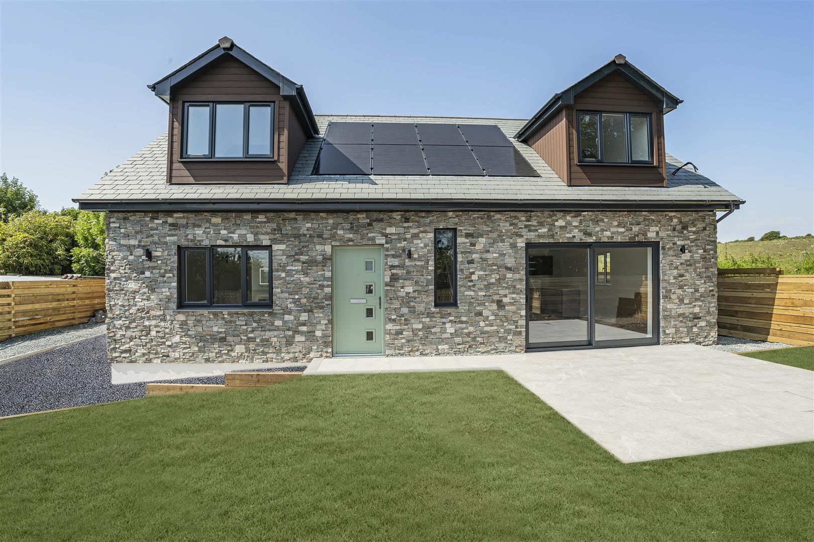 Tregaswith, Newquay photo - 1